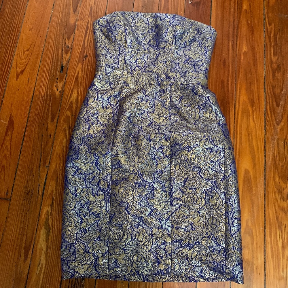 Nicole Miller collection fully lined strapless mini. Worn to a few parties, I mu